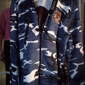 THE FAMOUS ORIGINAL WORKS TEDDY BEAR SWEATSHIRT SIZE MEDIUM BLUE CAMO OFFERS WEL
